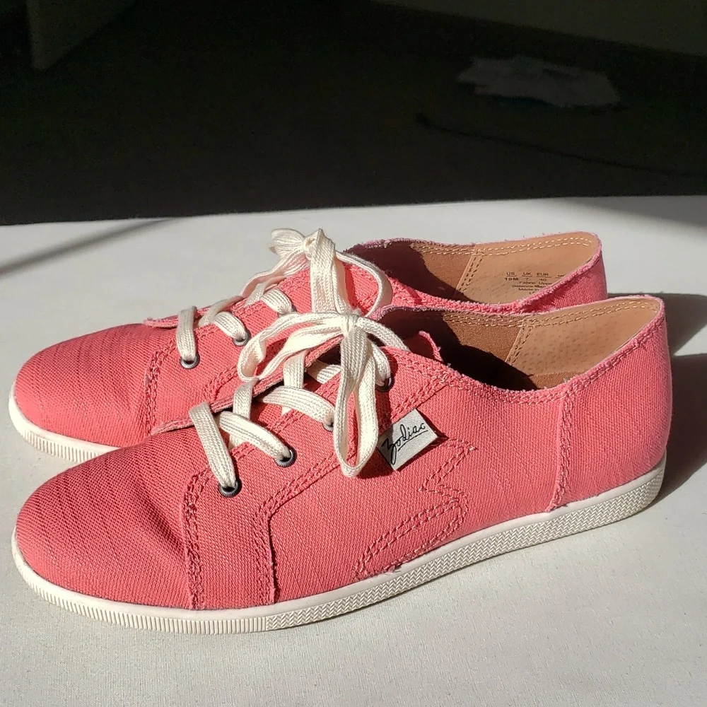 Women's size 10 Zodiac coral casual sneakers Shoes. Worn once